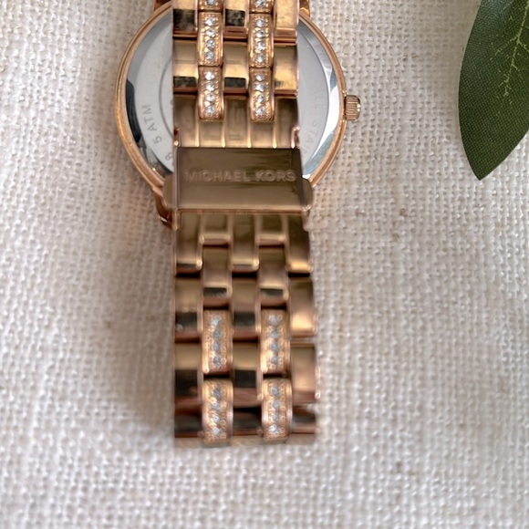 Michael Kors Women's Lady Nini Rose Gold-Tone Stainless Steel Watch MK3183. B-J2 - Picture 2 of 10